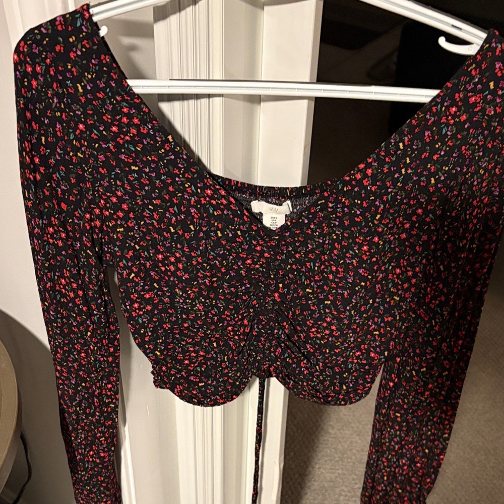 H&M Floral Black and Red Women's Crop Top